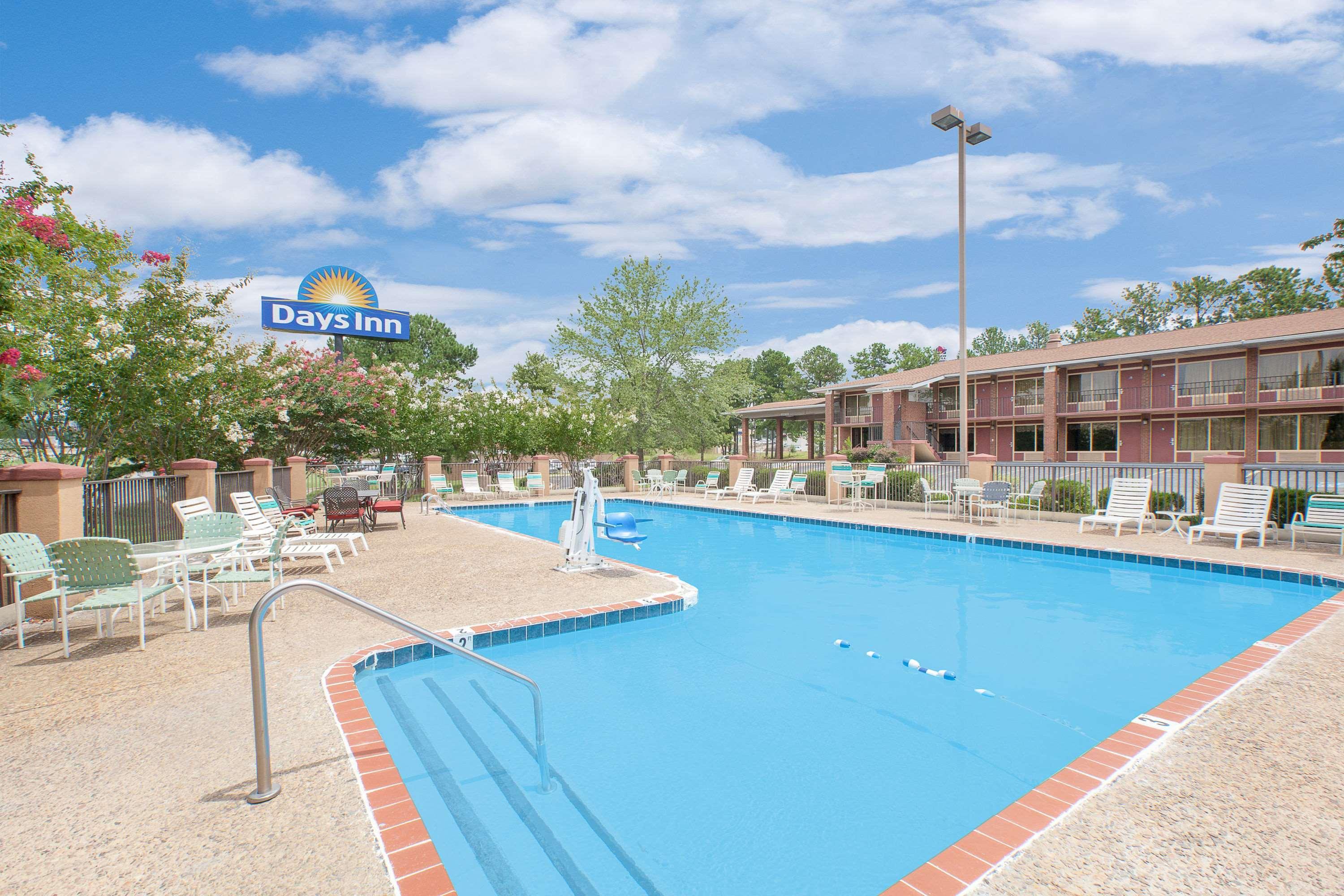 Days Inn By Wyndham Benton Exterior photo